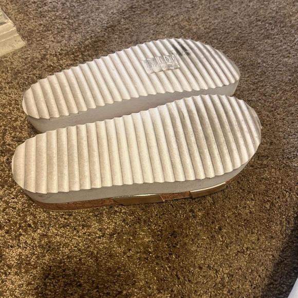 H&M Divided Gold and White platform size 40 - Picture 2 of 3